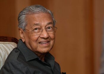 PUTRAJAYA, 7 Jan -- Pengasas Parti Pejuang Tanah Air (Pejuang) Tun Dr Mahathir Mohamad ketika sidang media di Yayasan Kempimpinan Perdana di sini hari ini. 
Jabatan Pendaftaran Pertubuhan (RoS) menolak permohonan  Parti Pejuang Tanah Air (Pejuang) yang dipimpin bekas Perdana Menteri Tun Dr Mahathir Mohamad, untuk mendaftar parti itu sebagai sebuah parti politik.
-- fotoBERNAMA (2021) HAK CIPTA TERPELIHARA

PUTRAJAYA, Jan 7 -- Founder of the Parti Pejuang Tanaha Air (Pejuang) Tun Dr Mahathir Mohamad holds a press conference at the the Perdana Leadership Foundation here today. 
The Registrar of Society (RoS) has rejected the application of Parti Pejuang Tanah Air (Pejuang) led by former Prime Minister Tun Dr Mahathir Mohamad to be registered as a political party.
---fotoBERNAMA (2021) COPYRIGHT RESERVED
