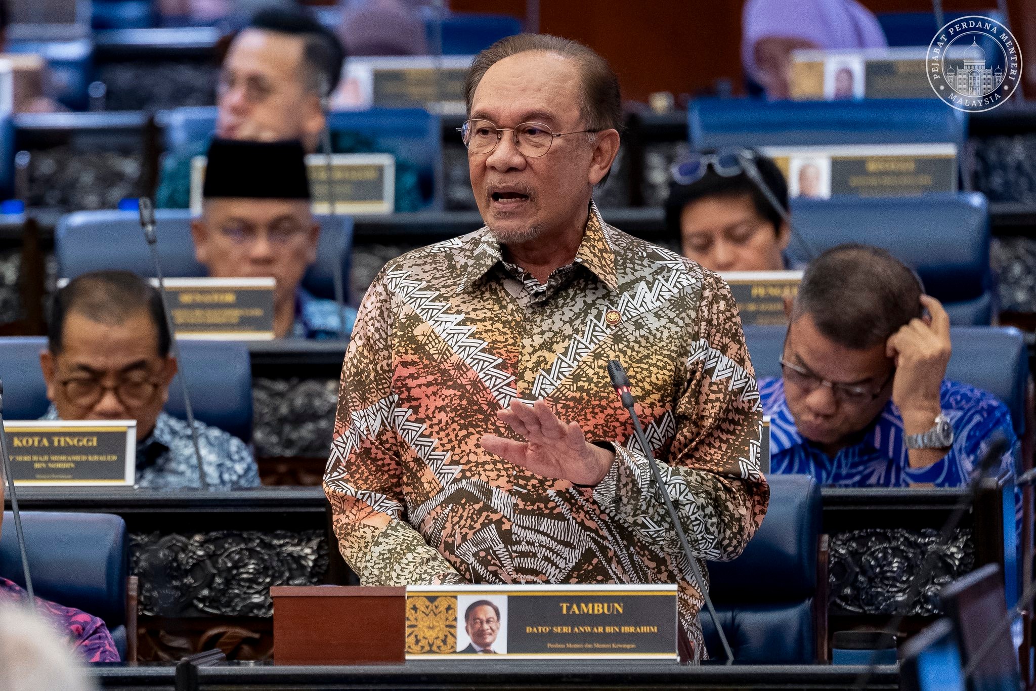 Anwar 13MP