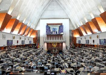 KUALA LUMPUR, 28 Feb -- Yang di-Pertuan Agong Al-Sultan Abdullah Ri'ayatuddin Al-Mustafa Billah Shah berkenan menyampaikan Titah Diraja pada Istiadat Pembukaan Mesyuarat Pertama Penggal Kelima, Parlimen ke-14 di Dewan Rakyat hari ini.

--fotoBERNAMA (2022) HAK CIPTA TERPELIHARA

KUALA LUMPUR, Feb 28 -- Yang di-Pertuan Agong Al-Sultan Abdullah Ri'ayatuddin Al-Mustafa Billah Shah delivers the royal address when gracing the opening of the First Meeting of the Fifth Session of the 14th Parliament, today.

-- fotoBERNAMA (2022) COPYRIGHT RESERVED