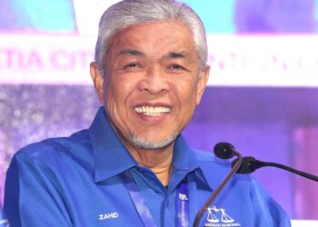 Barisan Nasional Chairman Datuk Seri Ahmad Zahid Hamidi delivers his keynote address at the BN Selangor Convention in Setia Alam Convention Centre Shah Alam.  AZLINA ABDULLAH/The Star