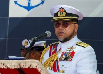 PENGERANG, 29 Okt -- Panglima Tentera Laut Laksamana Tan Sri Mohd Reza Mohd Sany berucap pada Majlis Perbarisan Tamat Latihan Perajurit Muda Tentera Laut Diraja Malaysia (TLDM) di Padang Kawad KD Sultan Ismail hari ini.

--fotoBERNAMA (2022) HAK CIPTA TERPELIHARA