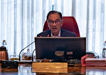 Datuk Seri Anwar Ibrahim mempengerusikan Mesyuarat Kabinet di Pejabat Perdana Menteri 21 Disember 2022. - AFIQ HAMBALI/Pejabat Perdana Menteri Datuk Seri Anwar Ibrahim (Pic credit: Afiq Hambali/PMO)