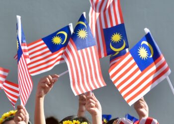 Children from Tabika Perpaduan HKL clad in costumes made up from the Jalur Gemilang flag chanting “Sayangi Malaysia” during an event in conjuction with Malaysia day recently. RAJA FAISAL HISHAN/The Star. Metro back page / thousand words