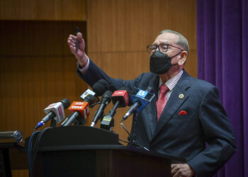 PUTRAJAYA, 5 Jan -- Pengerusi Lembaga Penasihat Pencegahan Rasuah (LPPR) Tan Sri Abu Zahar Ujang bercakap pada sidang media khas di ibu pejabat Suruhanjaya Pencegahan Rasuah Malaysia (SPRM) hari ini.

--fotoBERNAMA (2022) HAK CIPTA TERPELIHARA


PUTRAJAYA, Jan 5 -- Anti-Corruption Advisory Board (LPPR) Chairman Tan Sri Abu Zahar Ujang spoke during a special press conference at the Malaysian Anti-Corruption Commission (MACC) headquarters today.

--fotoBERNAMA (2022) COPYRIGHT RESERVED