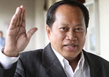 Johor Baru Umno division chief Tan Sri Shahrir Abd Samad and Pontian MP Datuk Seri Ahmad Maslan arrived at the Kuala Lumpur Sessions Court early on Tuesday (Jan 21) to face charges under the Anti-Money Laundering, Anti-Terrorism Financing and Proceeds of Unlawful Activities Act 2001.RAJA FAISAL HISHAN/The Star