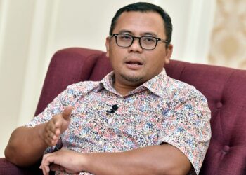 SHAH ALAM, 11 Julai -- Menteri Besar Selangor yang juga Pengerusi Pakatan Harapan (PH) Negeri Selangor Datuk Seri Amirudin Shari ketika temu bual khas bersama Bernama berkaitan persediaan menghadapi Pillihan Raya Negeri (PRN) Selangor di Seksyen 7 di sini.

Amirudin memberi bayangan untuk terus menerajui kepimpinan kerajaan negeri jika gabungan PH dan Barisan Nasional (BN) mencapai kemenangan dalam PRN, bulan depan.

--fotoBERNAMA (2023) HAK CIPTA TERPELIHARA