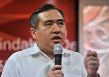 KUALA LUMPUR 08 Ogos 2022 - Setiausaha Agung DAP, Anthony Loke bercakap kepada media pada sidang media tentang projek KDVT dan isu-isu lain berkaitan perolehan kerajaan di Ibupejabat DAP, Jalan Yew, Kuala Lumpur. - Mohd Firdaus Mohd Johari