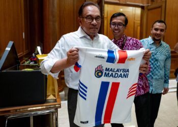 Sambutan Hari Lahir YAB Perdana Menteri, Dato’ Seri Anwar Ibrahim di Pejabat Perdana Menteri, 10 Ogos 2023. - SADIQ ASYRAF/Pejabat Perdana Menteri

NO SALES; NO ARCHIVE; RESTRICTED TO EDITORIAL USE ONLY. NOTE TO EDITORS: This photos may only be used for editorial reporting purposes for the contemporaneous illustration of events, things or the people in the image or facts mentioned in the caption. Reuse of the pictures may require further permission. MANDATORY CREDIT - SADIQ ASYRAF/Prime Minister’s Offic