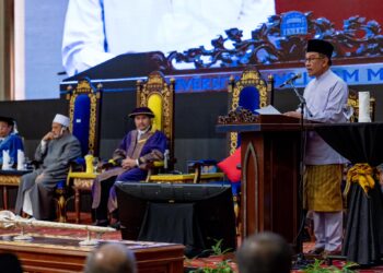 YAB Perdana Menteri, Dato’ Seri Anwar Ibrahim hadir pada Majlis Penganugerahan Profesor Kehormat kepada Al Imam Al Akhbar Profesor Dr. Ahmad Mohammed Al Tayeb Sheikh Al Azhar Al-Sherif di Pusat Dagangan Dunia (WTC), Kuala Lumpur pada 4 Julai 2024. - AFIQ HAMBALI/Pejabat Perdana Menteri

NO SALES; NO ARCHIVE; RESTRICTED TO EDITORIAL USE ONLY. NOTE TO EDITORS: This photos may only be used for editorial reporting purposes for the contemporaneous illustration of events, things or the people in the image or fa