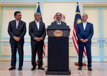 YAB Perdana Menteri, Dato’ Seri Anwar Ibrahim ketika sidang media di Pejabat Perdana Menteri, 5 Disember 2022. - AFIQ HAMBALI/Pejabat Perdana Menteri

NO SALES; NO ARCHIVE; RESTRICTED TO EDITORIAL USE ONLY. NOTE TO EDITORS: This photos may only be used for editorial reporting purposes for the contemporaneous illustration of events, things or the people in the image or facts mentioned in the caption. Reuse of the pictures may require further permission. MANDATORY CREDIT - AFIQ HAMBALI/Prime Minister’s Of