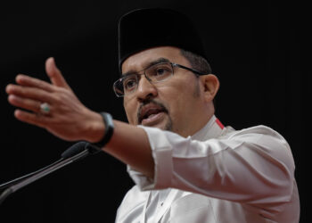 KUALA LUMPUR, 12 Jan -- Ketua Pemuda UMNO Datuk Dr Asyraf Wajdi Dusuki menyampaikan ucapan dasar pada Perhimpunan Agung Pergerakan Pemuda UMNO sempena Perhimpunan Agung UMNO 2022 di Dewan Merdeka, Pusat Dagangan Dunia Kuala Lumpur (WTCKL) hari ini.

-- fotoBERNAMA (2023) HAK CIPTA TERPELIHARA