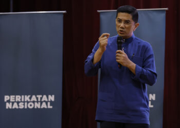 PUTRAJAYA, 26 Okt -- Ketua Penerangan Perikatan Nasional, Datuk Seri Mohamed Azmin Ali menyampaikan ucapan pada Program Jelajah Prihatin Parlimen Putrajaya malam ini.

--fotoBERNAMA (2022) HAK CIPTA TERPELIHARA