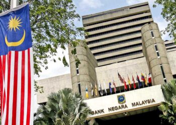 The Bank Negara Malaysia, the country's central bank, is pictured in Kuala Lumpur on November 22, 2010.  Malaysia's central bank was expected to release its third quarter GDP figures later in the day following strong growth in the first half of the year.   AFP PHOTO (Photo credit should read STR/AFP/Getty Images)