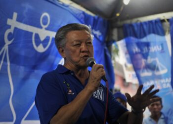 Kuala Lumpur,24/04/2013. MCA President Datuk Seri Chua Soi Lek during BN's campaign train in Pandan Jaya. Pix Firdaus Latif