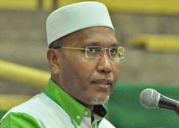 PUTRAJAYA, 12 Nov -- Menteri di Jabatan Perdana Menteri (Hal Ehwal Agama) Senator Idris Ahmad menyampaikan ucapan pada Majlis Penyampaian Hadiah Ihtifal Kelas Al-Quran dan Fardu Ain (KAFA) Kebangsaan (IKK) dan Majlis Ihtifal Ilmi Sekolah Menengah Agama Malaysia (MIISMAM) Peringkat Kebangsaan 2021 malam ini.

--fotoBERNAMA (2021) HAK CIPTA TERPELIHARA