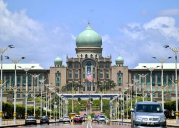 PUTRAJAYA, 24 Feb -- Bangunan Perdana Putra yang menempatkan pejabat bekas Perdana Menteri, Tun Dr Mahathir Mohamad di Presint 1, di sini.
Hari ini Dr Mahathir Mohamad telah menghantar surat peletakan jawatan sebagai Perdana Menteri kepada Yang di-Pertuan Agong Al-Sultan Abdullah Riayatuddin Al-Mustafa Billah Shah.
--fotoBERNAMA (2020) HAK CIPTA TERPELIHARA