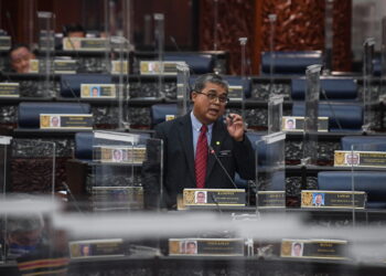 KUALA LUMPUR, 2 Dis -- Timbalan Menteri Kesihatan II Datuk Aaron Ago Dagang yang juga Ahli Parlimen Kanowit pada sesi soal jawab di Dewan Rakyat hari ini. 

--fotoBERNAMA (2021) HAK CIPTA TERPELIHARA