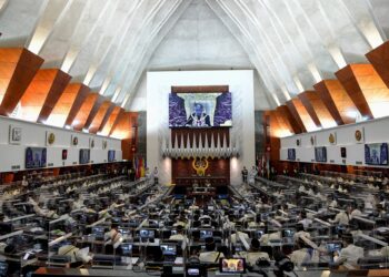 KUALA LUMPUR, 28 Feb -- Yang di-Pertuan Agong Al-Sultan Abdullah Ri'ayatuddin Al-Mustafa Billah Shah berkenan menyampaikan Titah Diraja pada Istiadat Pembukaan Mesyuarat Pertama Penggal Kelima, Parlimen ke-14 di Dewan Rakyat hari ini.

--fotoBERNAMA (2022) HAK CIPTA TERPELIHARA

KUALA LUMPUR, Feb 28 -- Yang di-Pertuan Agong Al-Sultan Abdullah Ri'ayatuddin Al-Mustafa Billah Shah delivers the royal address when gracing the opening of the First Meeting of the Fifth Session of the 14th Parliament, today.

-- fotoBERNAMA (2022) COPYRIGHT RESERVED