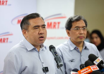 PUTRAJAYA, 7 Feb -- Menteri Pengangkutan Anthony Loke Siew Fook pada sidang media selepas sesi lawatan kerja ke Transit Aliran Massa (MRT) laluan Putrajaya yang hari ini. 

-- fotoBERNAMA (2023) HAK CIPTA TERPELIHARA