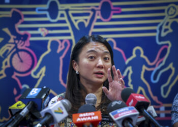 PUTRAJAYA, 23 Mac -- Menteri Belia dan Sukan, Hannah Yeoh pada sidang media berkenaan kelulusan penganjuran acara sukan dipercepatkan bagi merancakkan aktiviti sukan negara di Kementerian Belia dan Sukan (KBS) hari ini.

—fotoBERNAMA (2023) HAK CIPTA TERPELIHARA