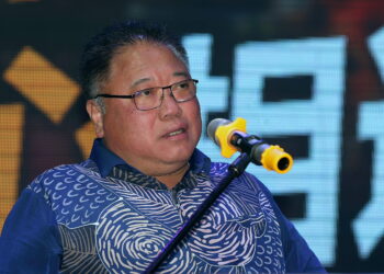ISKANDAR PUTERI, 4 Sept -- Menteri Pelancongan, Seni dan Budaya Datuk Seri Tiong King Sing yang juga Presiden Parti Demokratik Progresif (PDP) berucap pada Jamuan Perpaduan Bersama Masyarakat Cina di Taman Bukit Indah Johor Bahru malam ini.

--fotoBERNAMA (2023) HAK CIPTA TERPELIHARA