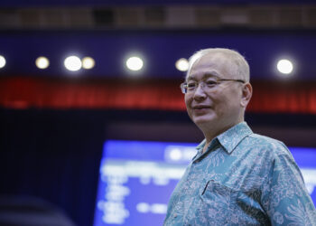KUALA LUMPUR, 24 Sept -- Datuk Seri Ir Dr Wee Ka Siong berjaya mempertahankan jawatan Presiden MCA selepas keputusan rasmi pemilihan ahli jawatankuasa parti yang diumumkan Setiausaha Agung MCA Datuk Chong Sin Woon tengah malam tadi.

--fotoBERNAMA (2023) HAK CIPTA TERPELIHARA