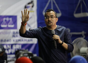 KEMAMAN, 24 Nov -- Setiausaha Agung UMNO Datuk Dr Asyraf Wajdi Dusuki (tengah) ketika berucap pada Ceramah Perdana di Kampung Bukit Kuang sempena kempen Pilihan Raya Kecil (PRK) P.040 Kemaman, hari ini.

-- fotoBERNAMA (2023) HAK CIPTA TERPELIHARA