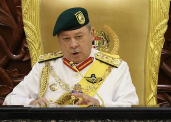 KUALA LUMPUR,  26 Feb  Yang di-Pertuan Agong Sultan Ibrahim berkenan menyampaikan Titah Diraja pada Istiadat Pembukaan Mesyuarat Pertama Penggal Ketiga, Parlimen ke-15 di Dewan Rakyat hari ini.

fotoBERNAMA (2024) HAK CIPTA TERPELIHARA

KUALA LUMPUR, Feb 26 -- Yang di-Pertuan Agong Sultan Ibrahim delivers the royal address when gracing the opening of the First Meeting of the Third Session of the 15th Parliament in Dewan Rakyat, today.

fotoBERNAMA (2024) COPYRIGHT RESERVED