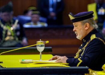 KUALA LUMPUR, 3 Feb -- Yang di-Pertuan Agong Sultan Ibrahim berkenan menyampaikan Titah Diraja pada istiadat pembukaan Mesyuarat Pertama Penggal Keempat Parlimen ke-15 di Bangunan Parlimen, hari ini.

-- fotoBERNAMA (2025) HAK CIPTA TERPELIHARA

KUALA LUMPUR, Feb 3 -- His Majesty Sultan Ibrahim, King of Malaysia delivers the Royal Address at the opening of the First Meeting of the Fourth Session of the 15th Parliament at Parliament House, today.

-- fotoBERNAMA (2025) COPYRIGHT RESERVED