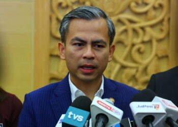 PUTRAJAYA, 16 Dis -- Menteri Komunikasi dan Digital Fahmi Fadzil menjawab pertanyaan media selepas hadir pada Majlis Amanat Tahun Baharu 2023 Menteri Komunikasi dan Digital di Kementerian Komunikasi dan Digital (KKD) hari ini.

Beliau berkata satu audit terhadap keselamatan siber perlu dilakukan bagi menjamin keselamatan data pengguna di negara ini.

--fotoBERNAMA (2022) HAK CIPTA TERPELIHARA
