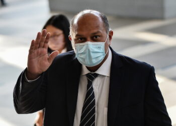 KUALA LUMPUR, 14 Dis -- Peguam kepada Lim Guan Eng, Gobind Singh Deo hadir di Mahkamah Kuala Lumpur hari ini, bagi perbicaraan kes rasuah bekas Ketua Menteri Pulau Pinang itu membabitkan pembinaan terowong dasar laut dan jalan utama Pulau Pinang. 

--fotoBERNAMA (2021) HAK CIPTA TERPELIHARA