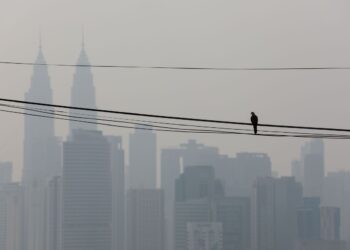 Haze blanketing the Kuala Lumpur cityscape on the April 12th, 2023. — YAP CHEE HONG/The Star