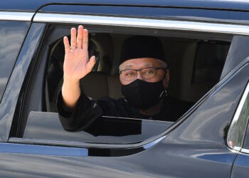 KUALA LUMPUR, 21 Ogos -- Perdana Menteri Datuk Seri Ismail Sabri Yaakob meninggalkan Istana Negara selepas Istiadat Pengurniaan Surat Cara Pelantikan dan Mengangkat Sumpah Jawatan dan Setia serta Sumpah Simpan Rahsia sebagai Perdana Menteri Kesembilan hari ini.
--fotoBERNAMA (2021) HAK CIPTA TERPELIHARA

KUALA LUMPUR, Aug 21 -- Prime Minister Datuk Seri Ismail Sabri Yaakob is leaving Istana Negara after the ceremony of the conferment of the instrument of appointment and taking the Oath of Office and Allegiance, as well as the Oath of Secrecy as the 9th Prime Minister, today.
--fotoBERNAMA (2021) COPYRIGHTS RESERVED