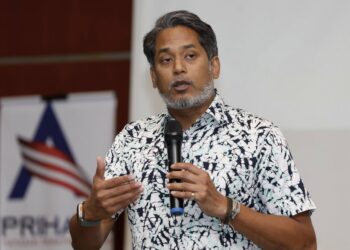 KUALA SELANGOR, 16 Nov -- Menteri Kesihatan, Khairy Jamaluddin berucap sempena Program Selangkah Ke Menara Gading dan Townhall Ikon Malaysia di Universiti Teknologi Mara (UiTM) Puncak Alam hari ini.

Program yang dihadiri lebih 600 pelajar tersebut telah dianjurkan oleh Yayasan Prihatin Nasional (PRIHATIN).

-- fotoBERNAMA (2022) HAK CIPTA TERPELIHARA