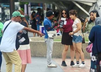 Photo touts in KLCC