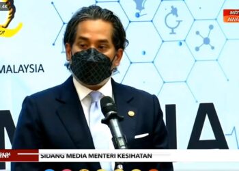 PUTRAJAYA, 19 April -- Menteri Penyelaras Program Imunisasi COVID-19 Kebangsaan Khairy Jamaluddin  semasa sidang media mengenai perkembangan terkini Program Imunisasi COVID-19 Kebangsaan di Ibu Pejabat Pasukan Petugas Khas Imunisasi COVID-19 (CITF) hari ini.
--fotoBERNAMA (2021) HAK CIPTA TERPELIHARA