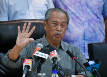 KUALA LUMPUR, 24 Nov -- Pengerusi Perikatan Nasional Tan Sri Muhyiddin Yassin pada sidang media di ibu pejabat Perikatan Nasional di Publika hari ini.

--fotoBERNAMA (2022) HAK CIPTA TERPELIHARA