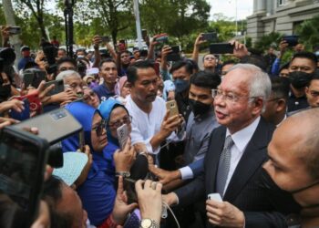 KUALA LUMPUR, 16 April -- Bekas Perdana Menteri Datuk Seri Najib Tun Razak ketika hadir di Kompleks Mahkamah Kuala Lumpur hari ini untuk pengurusan kes 1Malaysia Development Berhad (1MDB).
--fotoBERNAMA (2021) HAK CIPTA TERPELIHARA


KUALA LUMPUR, April 16 -- Former Prime Minister Datuk Seri Najib Tun Razak when present at the Kuala Lumpur Court Complex today for the case management of 1Malaysia Development Berhad (1MDB).
--fotoBERNAMA (2021) COPYRIGHT RESERVED