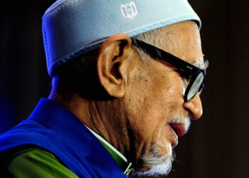 SHAH ALAM, 19 Nov --  Presiden PAS Tan Sri Abdul Hadi Hadi Awang berucap pada Majlis Malam Melaka Bangkit Gemilang sempena Pilihan Raya Negeri (PRN) Melaka di sebuah hotel di Shah Alam malam ini.

?--fotoBERNAMA (2021) HAK CIPTA TERPELIHARA