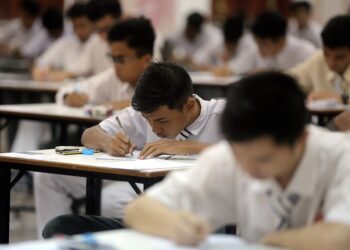 PERAK 13-11-2018.A total of 36,072 candidates are taking SPM in Perak that begins today, Nov 13 at SMK Anderson Ipoh. MALAYMAIL/Farhan Najib
