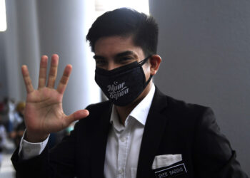 KUALA LUMPUR, 10 Sept -- Ahli Parlimen Muar Syed Saddiq Syed Abdul Rahman ketika hadir untuk sebutan kesnya berhubung satu pertuduhan pecah amanah membabitkan dana sebuah parti politik berjumlah RM1 juta di Kompleks Mahkamah Kuala Lumpur, hari ini.
Tertuduh juga didakwa di mahkamah berasingan atas pertuduhan menyalahgunakan wang sumbangan RM120,000 untuk kempen Pilihan Raya Umum ke-14 (PRU14).
-- fotoBERNAMA (2021) HAK CIPTA TERPELIHARA