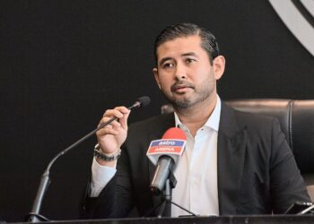 ISKANDAR PUTERI, 17 Dis -- Tunku Mahkota Johor (TMJ) Tunku Ismail Sultan Ibrahim yang juga pemilik Kelab Bolasepak Johor Darul Ta'zim (JDT) ketika sidang media di Ibu Pejabat Kelab Bolasepak JDT, Iskandar Puteri hari ini. --fotoBERNAMA (2020) HAK CIPTA TERPELIHARA 