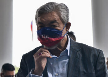KUALA LUMPUR, 20 Okt -- Bekas Timbalan Perdana Menteri Datuk Seri Dr Ahmad Zahid Hamidi menghadiri prosiding hujahan di akhir kes pendakwaan bagi perbicaraan kesnya di Mahkamah Tinggi hari ini.
Ahmad Zahid, 68, berdepan 47 pertuduhan dengan 12 daripadanya membabitkan pecah amanah, lapan rasuah dan 27 pengubahan wang haram, melibatkan puluhan juta ringgit dana milik Yayasan Akalbudi.
--fotoBERNAMA (2021) HAK CIPTA TERPELIHARA