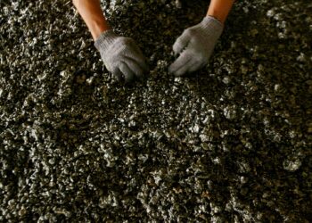 FILE PHOTO: A worker displays nickel ore in a ferronickel smelter owned by state miner Aneka Tambang Tbk at Pomala district, Indonesia, March 30, 2011. REUTERS/Yusuf Ahmad