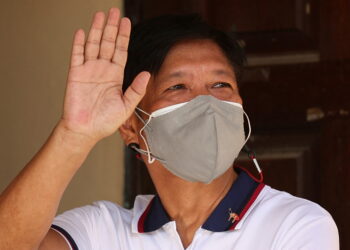 Presidential aspirant Ferdinand "Bongbong" Marcos Jr., the son and namesake of the late dictator, waves after casting his vote in the 2022 national elections at Mariano Marcos Memorial Elementary School in Batac, Ilocos Norte, Philippines, May 9, 2022. REUTERS/Eloisa Lopez