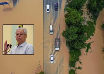 ALOR GAJAH, 1 Jan -- Rakaman gambar dari udara berkenaan situasi semasa banjir yang melanda sekitar Pengkalan hari ini.

Seramai 96 mangsa daripada 29 keluarga dipindahkan ke dua pusat pemindahan sementara (PPS) berikutan banjir yang kembali melanda Alor Gajah malam tadi.

Antara kawasan terjejas dengan banjir adalah Kampung Gadek Dalam, Taman Seri Bayu 1 dan 2, Pengkalan dan Jalan Kereta Api Lama.

--fotoBERNAMA (2022) HAK CIPTA TERPELIHARA