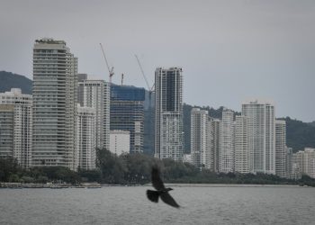 GEORGE TOWN, 3 Dis -- Pulau Pinang merupakan negeri kedua yang mempunyai jumlah hartanah tidak terjual tertinggi di Malaysia selepas Johor dengan melibatkan 4,683 unit rumah yang telah siap dibina bernilai RM3.66 bilion.

Pengerusi Jawatankuasa Perumahan, Kerajaan Tempatan, Perancangan Bandar dan Desa negeri, Jagdeep Singh Deo berkata jumlah unit rumah tidak terjual di Pulau Pinang, hanya 347 unit atau tujuh peratus merupakan rumah mampu milik berharga RM300,000 dan ke bawah.

Jagdeep berkata kerajaan negeri turut memainkan peranan dalam menggalakkan pemaju membina rumah mampu milik dengan memperkenalkan pelbagai insentif seperti pengurangan caj-caj melibatkan pemajuan dan sebagainya. 

Gambar menunjukkan bangunan kediaman di sekitar bandaraya George Town ketika tinjauan hari ini.

-- fotoBERNAMA (2021) HAK CIPTA TERPELIHARA
