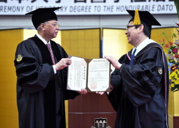 TOKYO, 24 Mei -- Perdana Menteri Datuk Seri Ismail Sabri Yaakob (kiri) menerima Ijazah Kehormat Kedoktoran daripada Presiden Universiti Nihon, Dr Naoto Kato pada Majlis Sempena Penganugerahan Ijazah Kehormat Kedoktoran Perubatan Oleh Universiti Nihon Tokyo, Selasa. ??Anugerah itu adalah sebagai mengiktiraf usaha dan sumbangan Ismail Sabri dalam memerangi pandemik COVID-19.??--fotoBERNAMA (2022) HAK CIPTA TERPELIHARA???TOKYO, May 24 -- Prime Minister Datuk Seri Ismail Sabri Yaakob (left) recieved the Honorary Doctorate in Medicine from Nihon University president Dr Naoto Kato at the Ceremony in Conjunction with the Awarding of the Honorary Degree of Doctor of Medicine by Nihon University Tokyo, Tuesday.??The honorary degree was in appreciation of Ismail Sabris efforts and contributions in the fight against COVID-19.??--fotoBERNAMA (2022) COPYRIGHT RESERVED??