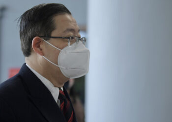 KUALA LUMPUR, 30 Nov -- Bekas Ketua Menteri Pulau Pinang Lim Guan Eng hadir di Kompleks Mahkamah Kuala Lumpur hari ini, bagi perbicaraan empat pertuduhan rasuah yang dihadapinya membabitkan pembinaan terowong dasar laut dan jalan utama di Pulau Pinang bernilai RM6.3 bilion.

--fotoBERNAMA (2021) HAK CIPTA TERPELIHARA