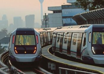KUALA LUMPUR 16 DECEMBER 2016. (GAMBAR FAIL)  Projek MRT fasa satu laluan Sungai Buloh - Kajang mula beroperasi seawal pagi untuk orang ramai dari stesen Sungai Buloh ke stesen Semantan. NSTP/ SAIRIEN NAFIS